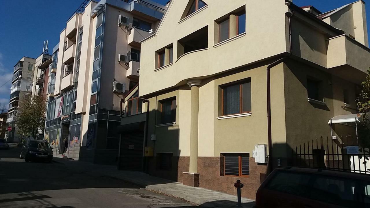 Нощувки Ботеви Shumen Dış mekan fotoğraf
